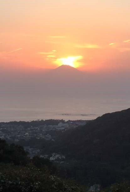 Photo-2) Viewing Diamond Fuji from an observatory beside Hayama Campus                                                         (taken in the evening on September 1, 2016). 