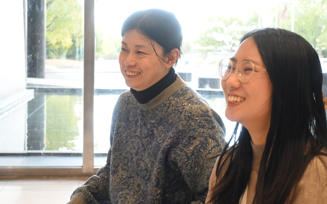 奈良雅史准教授（左）と劉丹さん（右）
