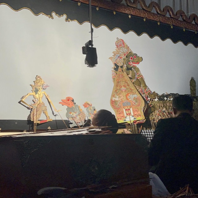 A wayang kulit performance by the female dalang (Nyi Kenik Asmorowati) ( Sukoharjo Regency, Central Java, Indonesia, 2024/ photo by Misaki Kishi).